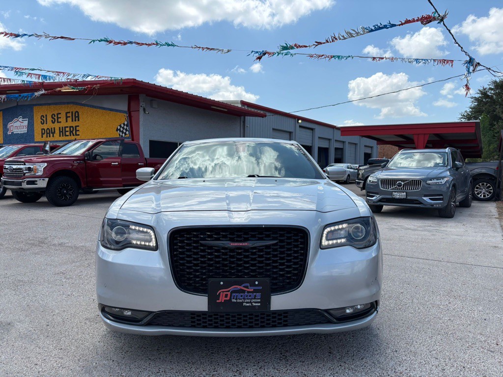 2021 Chrysler 300 Image 7