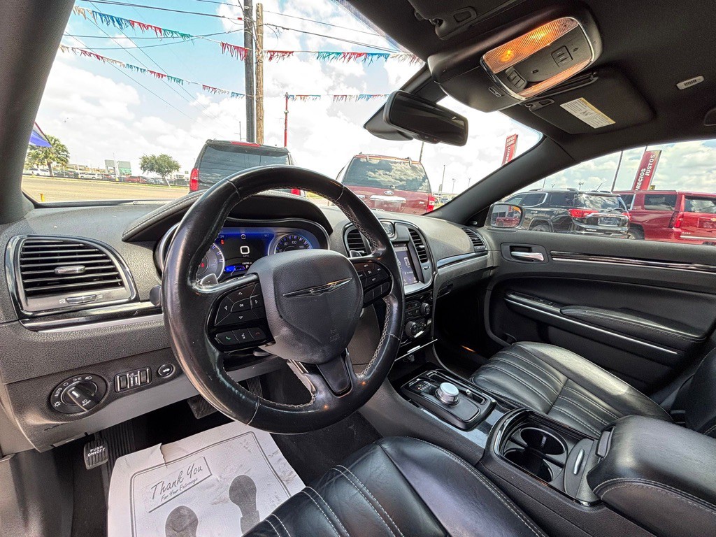 2021 Chrysler 300 Image 9