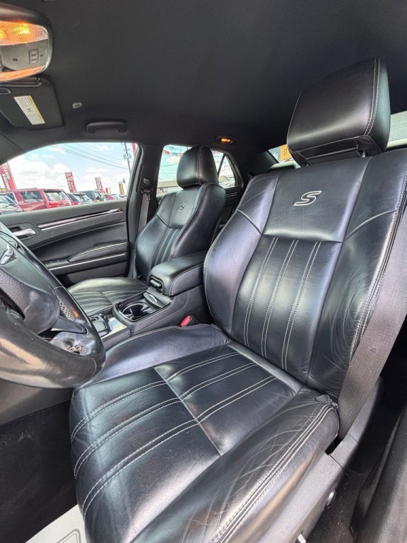 2021 Chrysler 300 Image 10