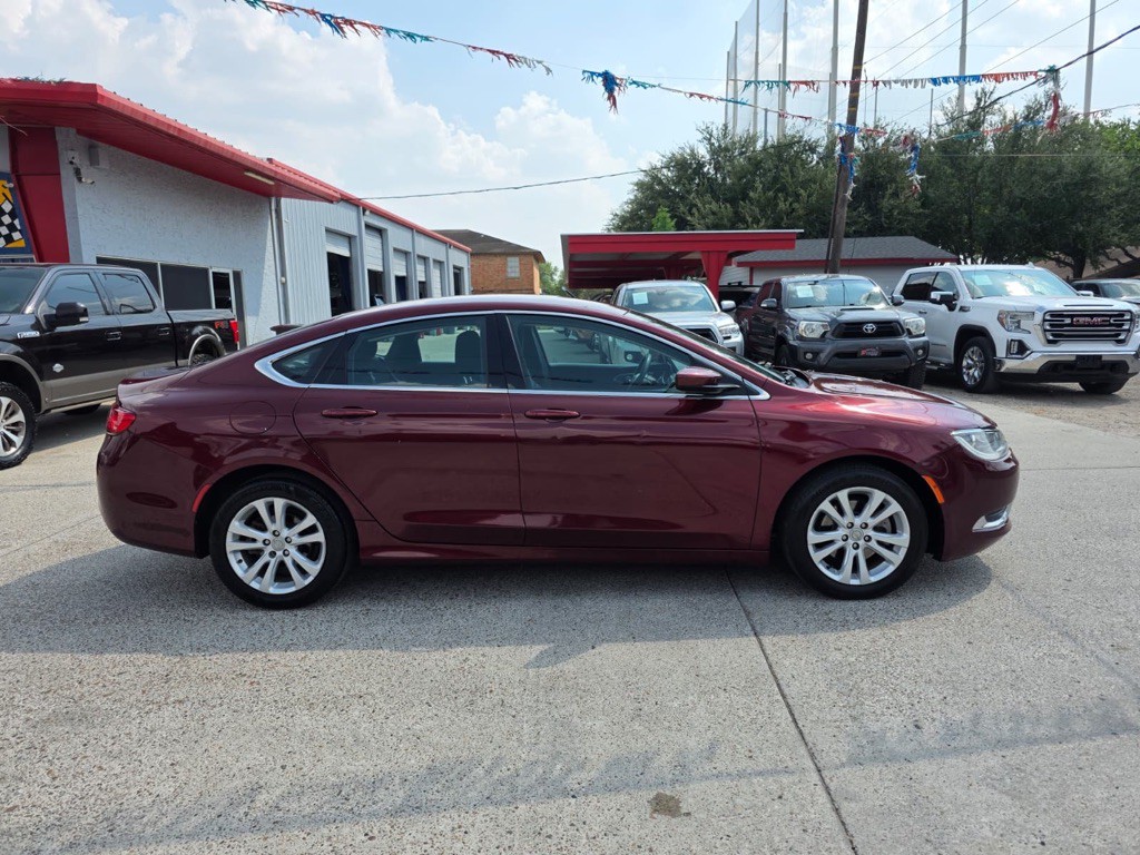 2016 Chrysler 200 Image 2