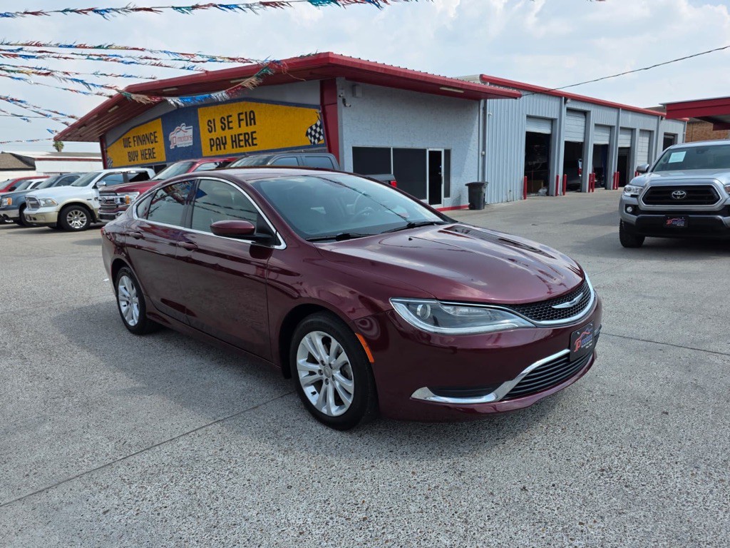 2016 Chrysler 200 Image 3