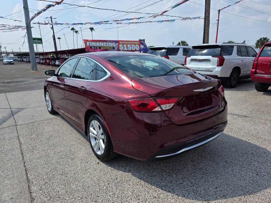 2016 Chrysler 200 Image 9