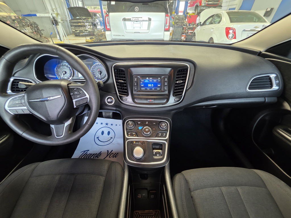 2016 Chrysler 200 Image 11