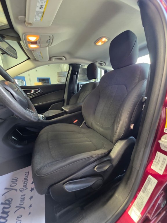 2016 Chrysler 200 Image 12