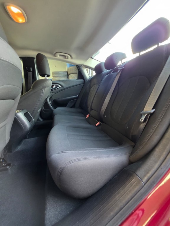 2016 Chrysler 200 Image 13