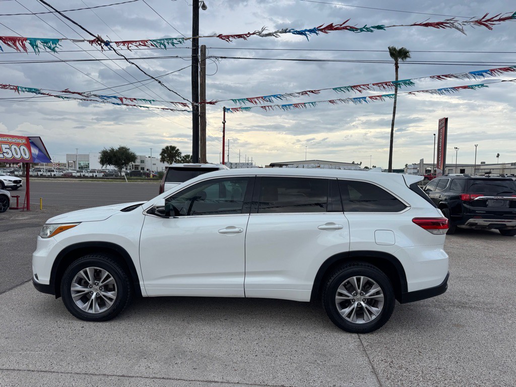 2015 Toyota Highlander Image 2