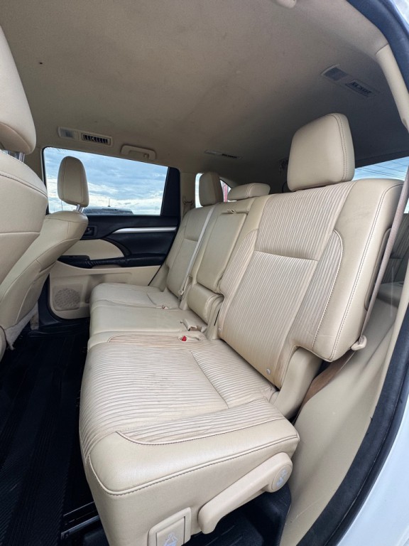 2015 Toyota Highlander Image 11