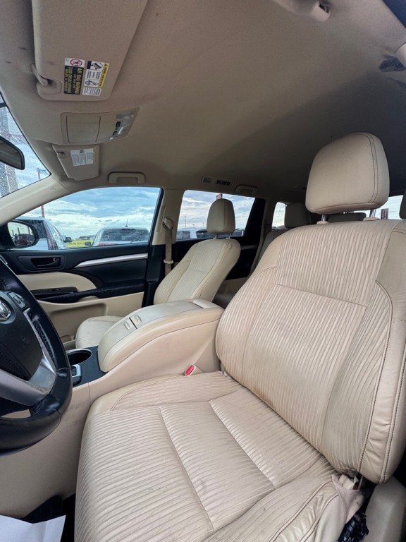 2015 Toyota Highlander Image 12