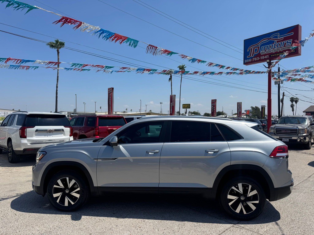 2023 Volkswagen Atlas Cross Spo Image 2
