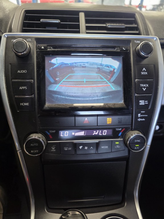 2015 Toyota Camry Image 12