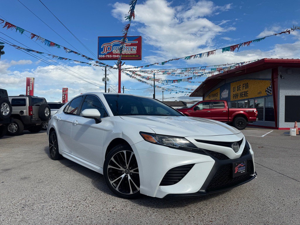 2018 Toyota Camry Image 1