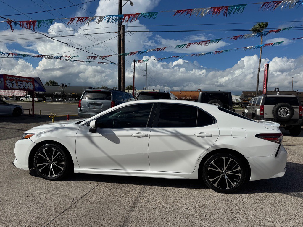 2018 Toyota Camry Image 2