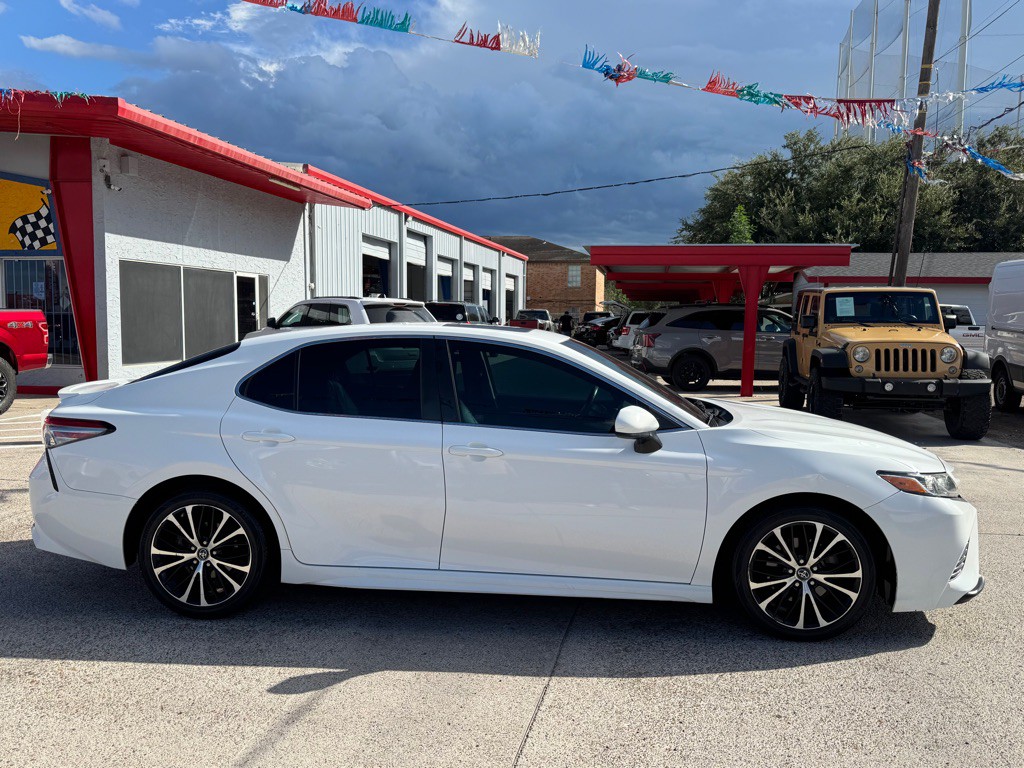 2018 Toyota Camry Image 4