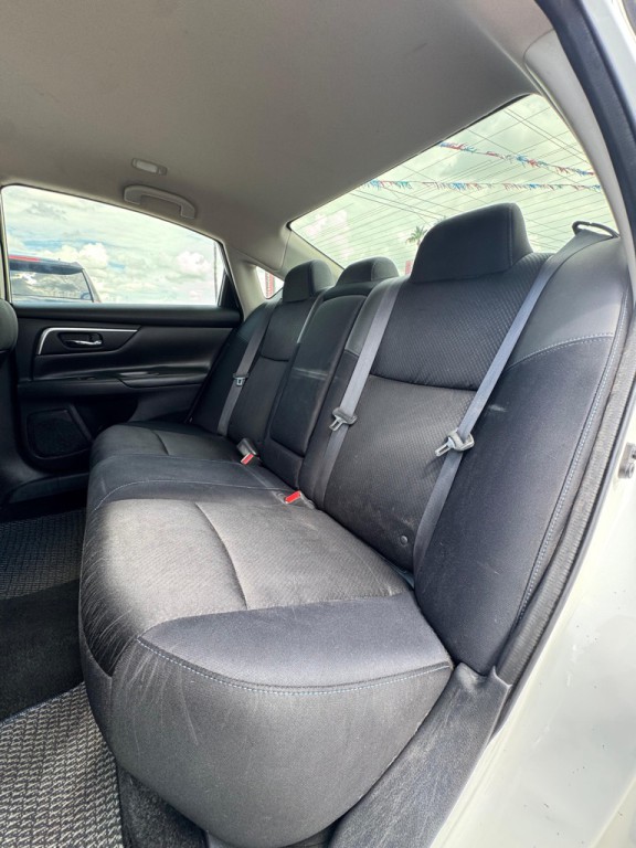 2018 Nissan Altima Image 10