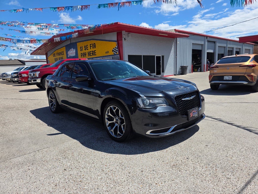 2018 Chrysler 300 Image 3