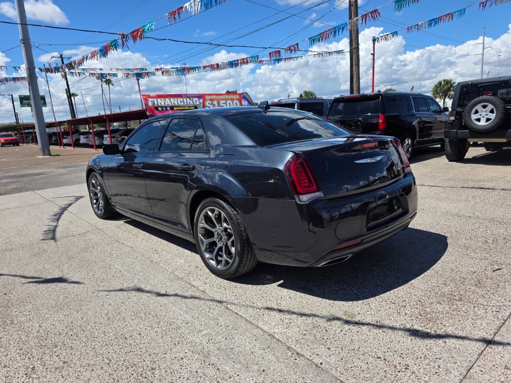 2018 Chrysler 300 Image 4