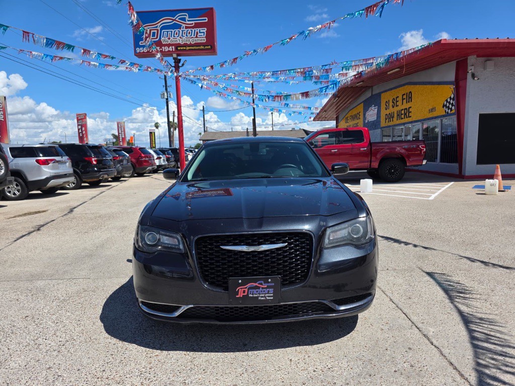 2018 Chrysler 300 Image 7