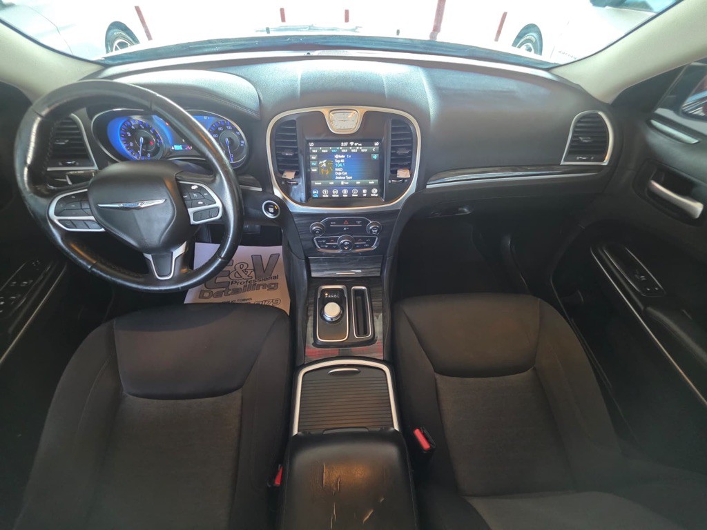 2018 Chrysler 300 Image 11