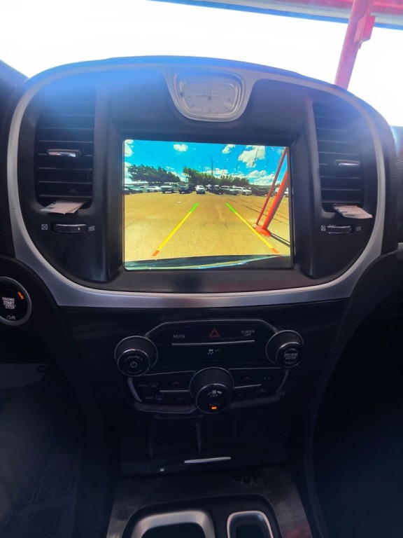 2018 Chrysler 300 Image 12