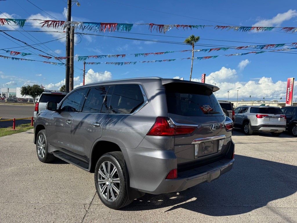 2016 Lexus LX Image 4