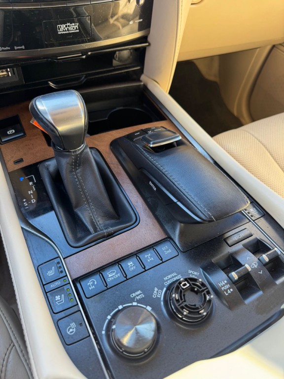 2016 Lexus LX Image 14