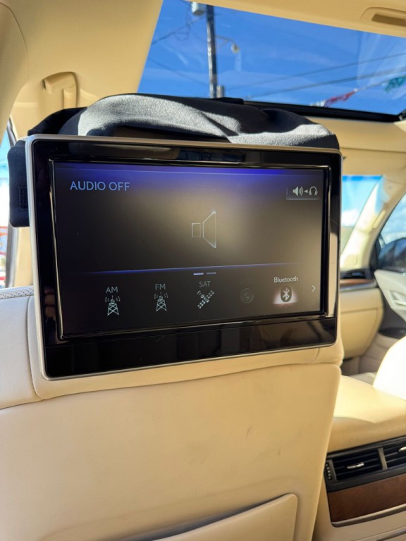 2016 Lexus LX Image 15