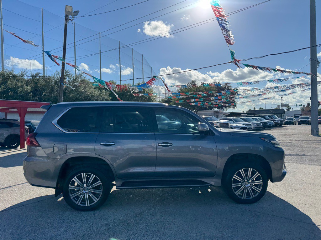 2016 Lexus LX Image 18