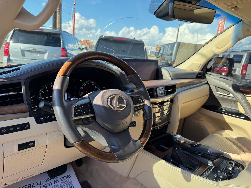 2016 Lexus LX Image 24