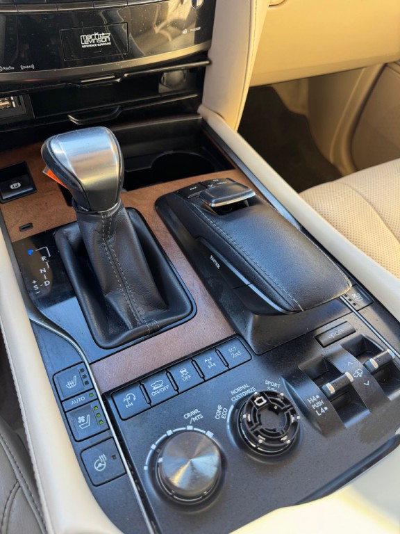 2016 Lexus LX Image 27