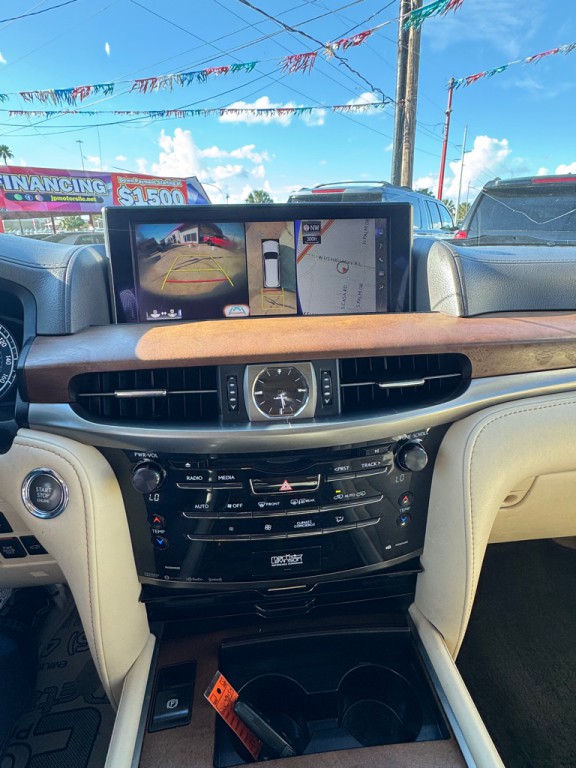 2016 Lexus LX Image 28
