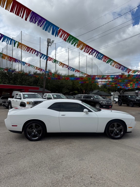 2013 Dodge Challenger Image 2