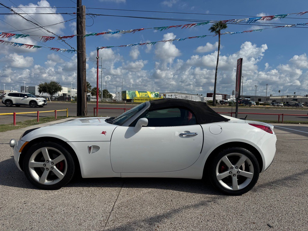2008 Pontiac Solstice Image 2