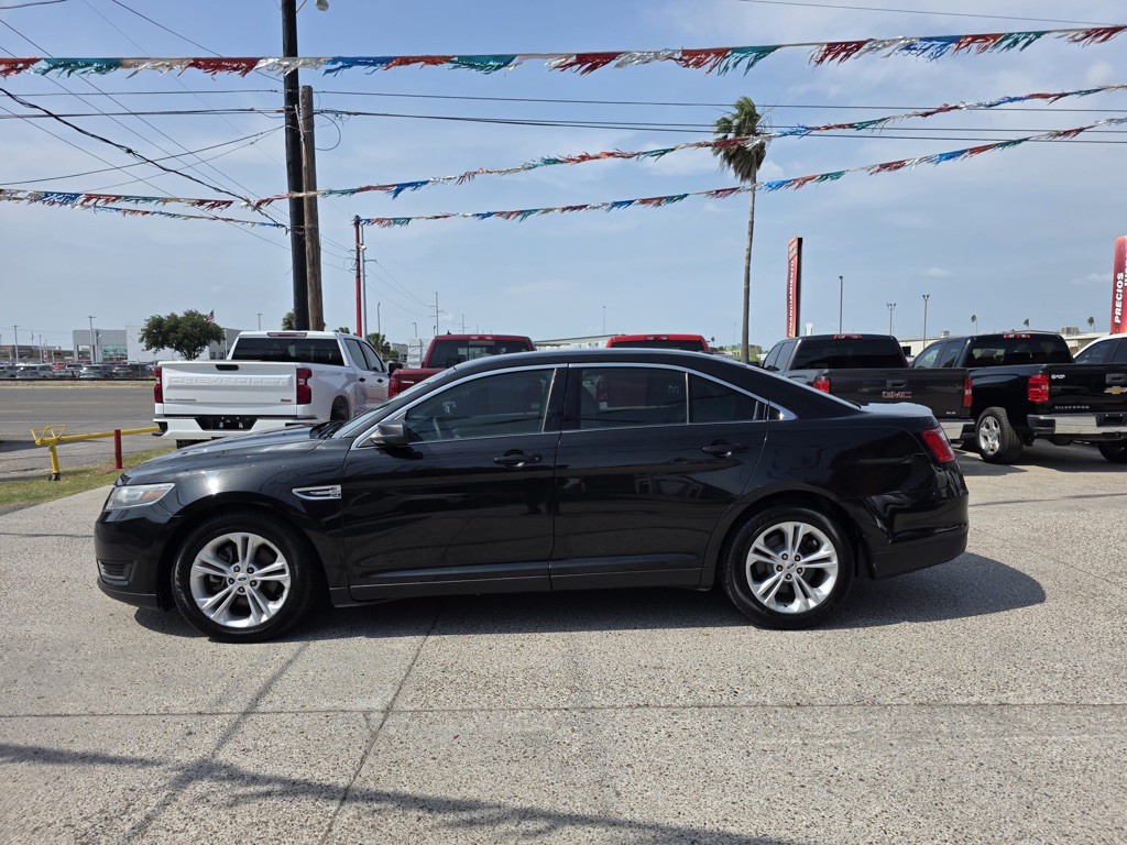 2015 Ford Taurus Image 2