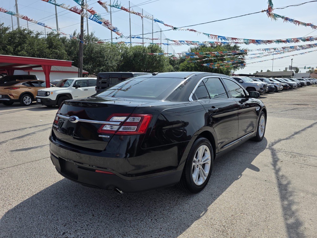 2015 Ford Taurus Image 4