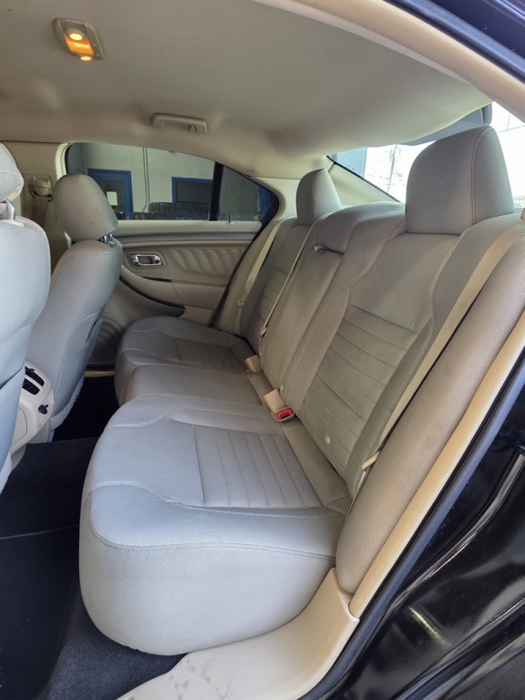 2015 Ford Taurus Image 10