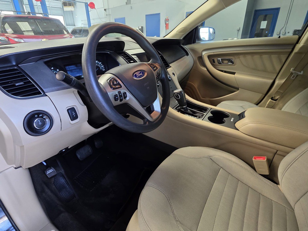 2015 Ford Taurus Image 11