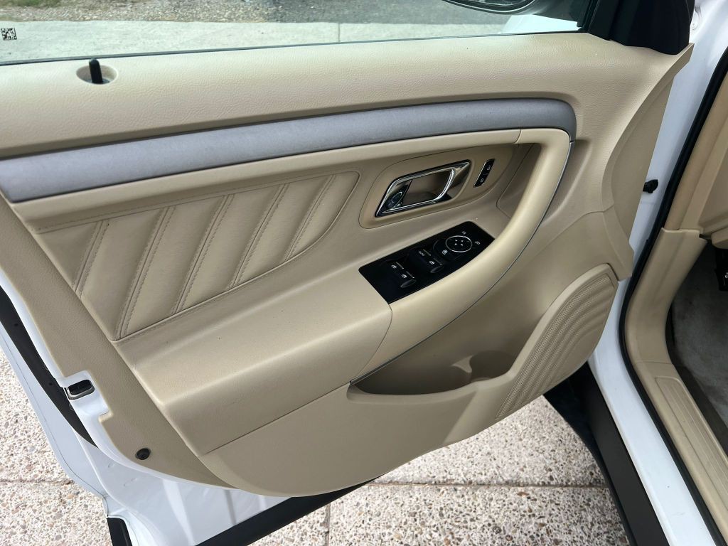 2014 Ford Taurus Image 12