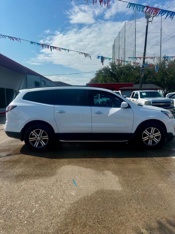 2017 Chevrolet Traverse Image 2
