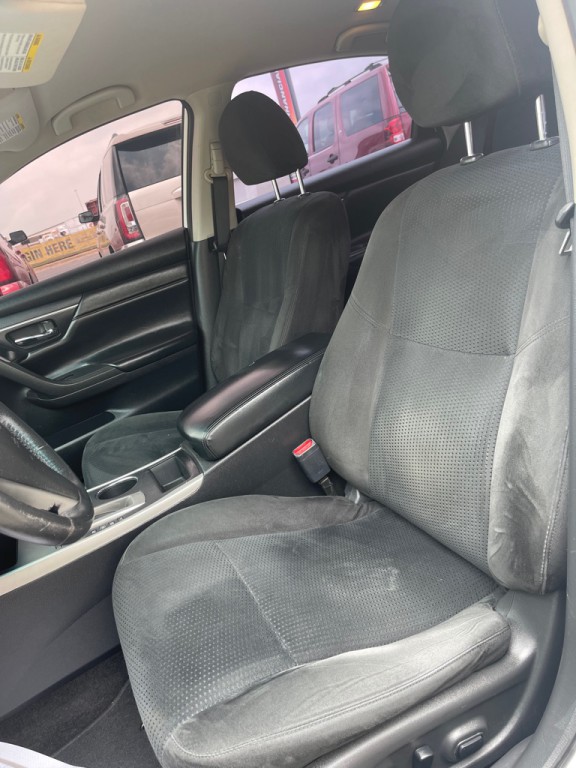 2015 Nissan Altima Image 9
