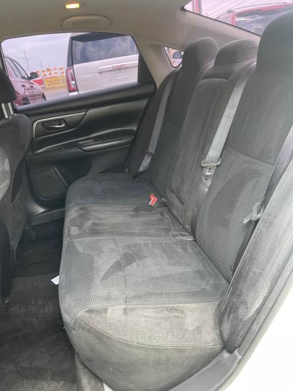 2015 Nissan Altima Image 10