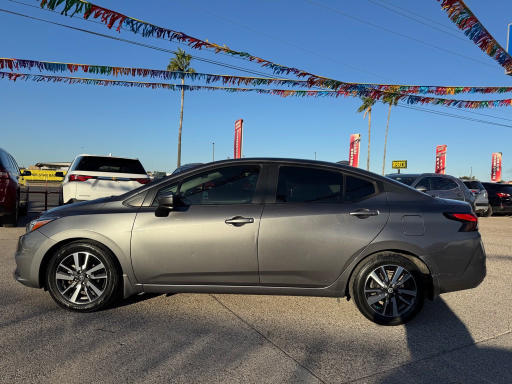 2020 Nissan Versa Image 3
