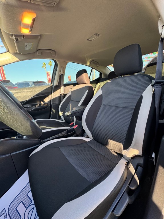 2020 Nissan Versa Image 9