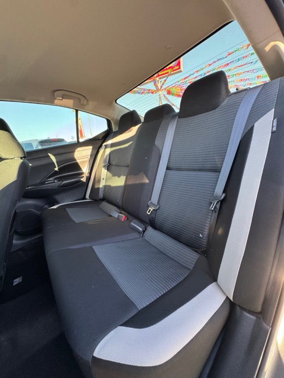 2020 Nissan Versa Image 11