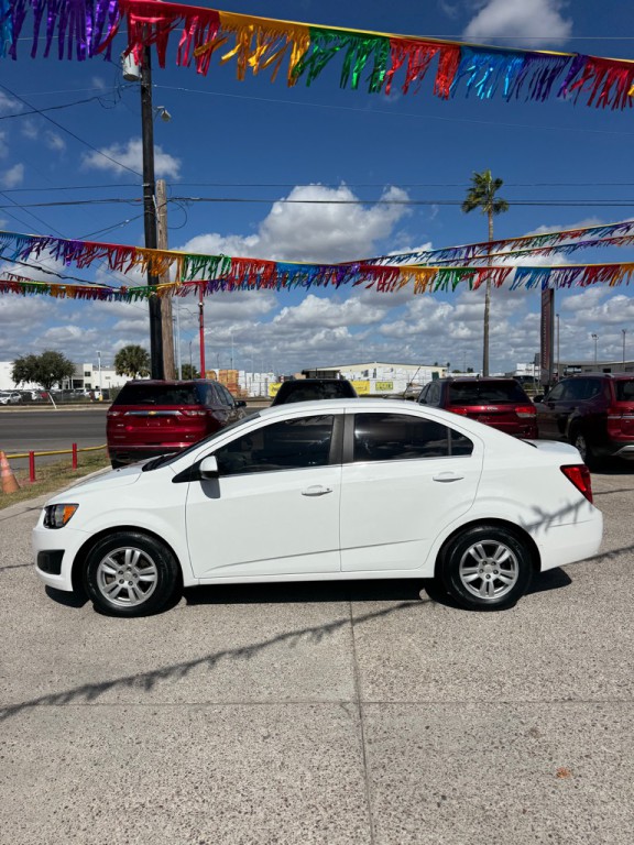 2016 Chevrolet Sonic Image 2