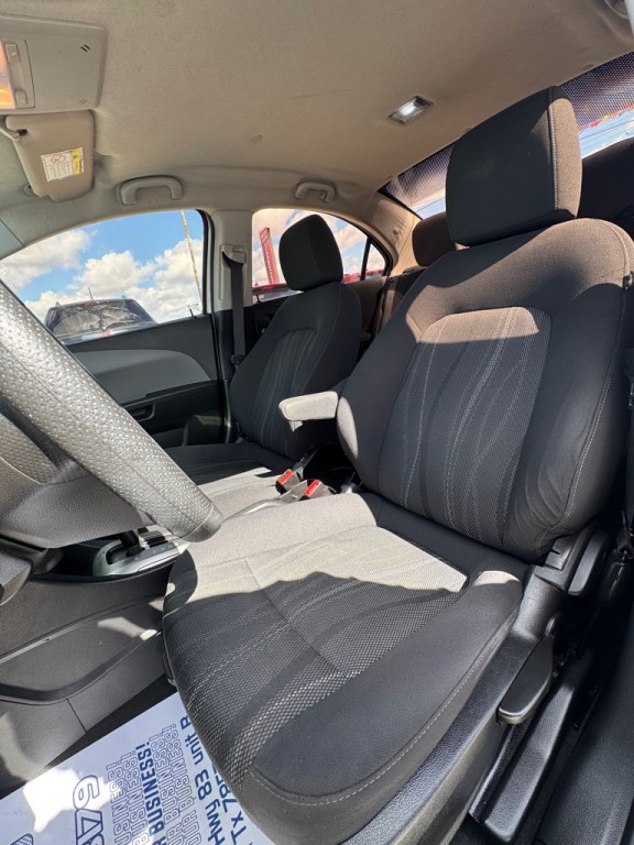 2016 Chevrolet Sonic Image 11