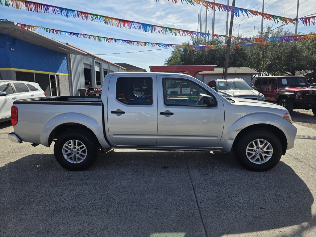 2015 Nissan Frontier Image 2
