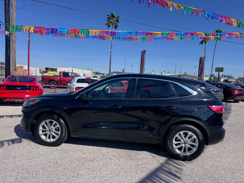 2022 Ford Escape Image 2