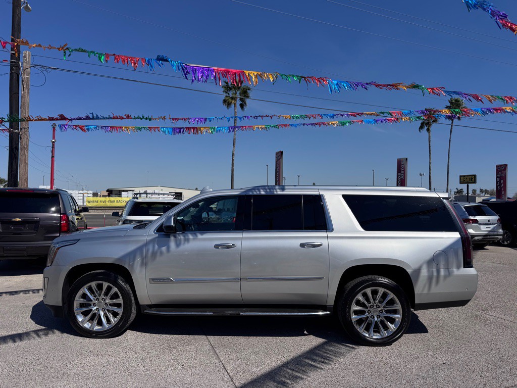 2017 Cadillac Escalade Image 2