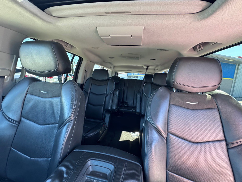 2017 Cadillac Escalade Image 11