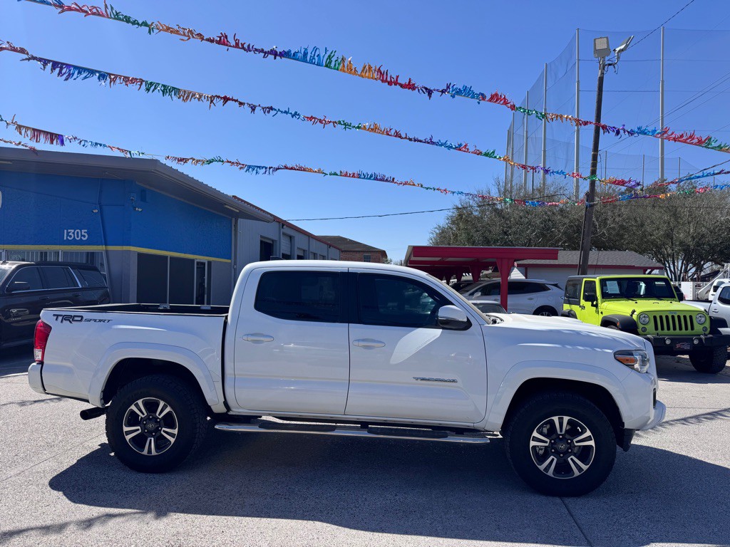 2016 Toyota Tacoma Image 2